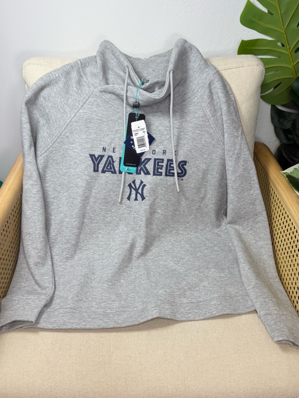 NWT New York Yankees Funnel Neck Open Back Sweatshirt Size small